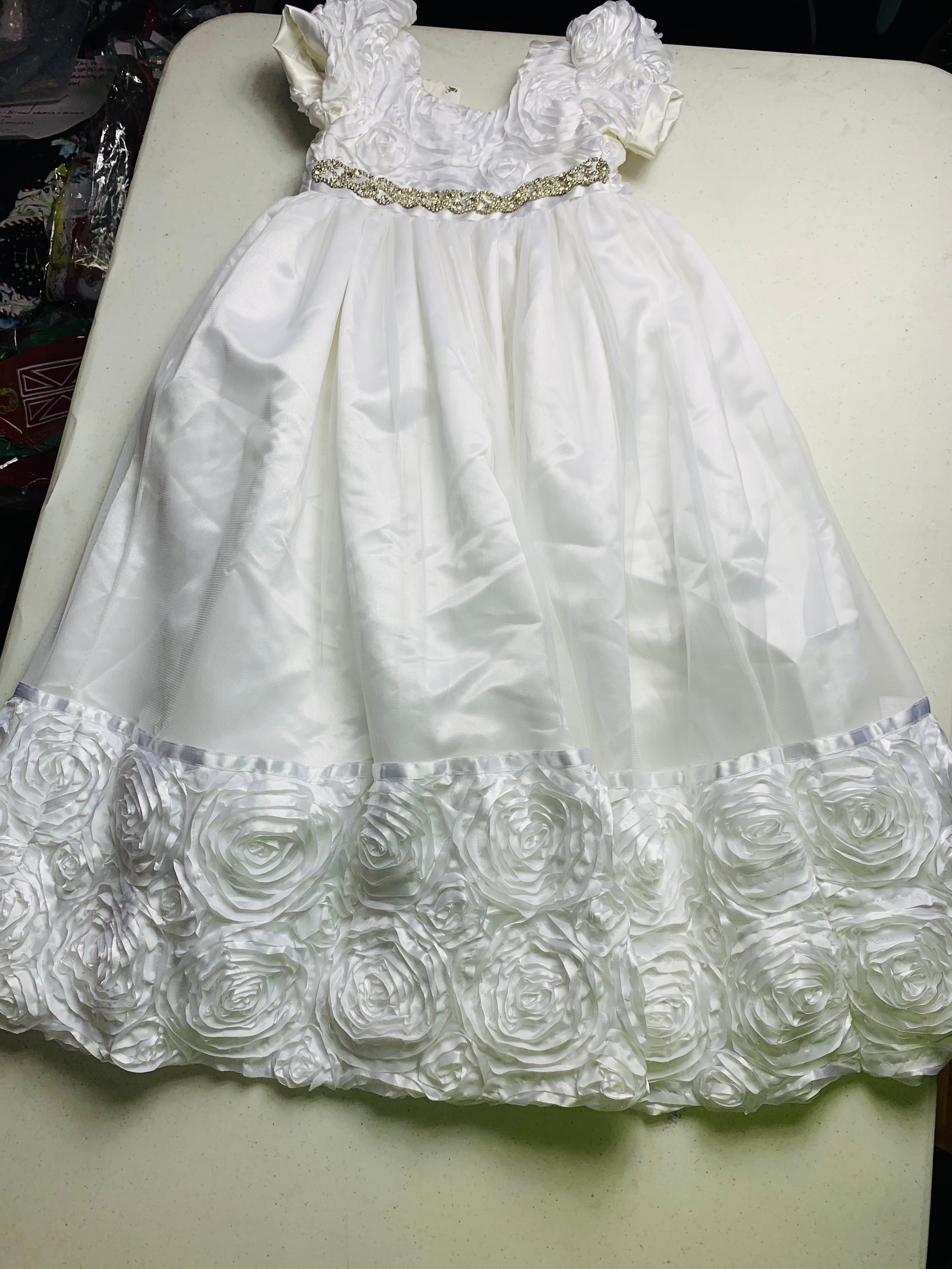 Resell White Floor Length Formal Dress Size 6🧵